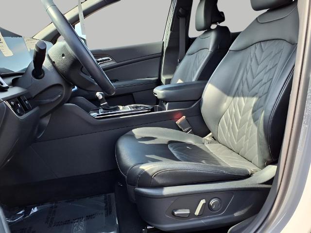 Photo of 2023 Wolf Gray Kia Sportage