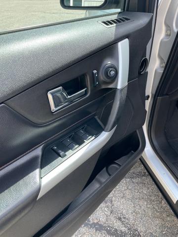 Photo of 2012 Silver Ford Edge