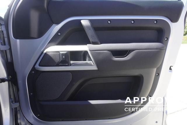 Photo of 2020 Indus Silver Metallic Land Rover Defender