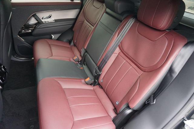 Photo of 2025 Santorini Black Metallic Land Rover Range Rover Sport