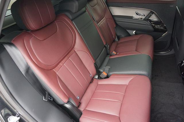 Photo of 2025 Santorini Black Metallic Land Rover Range Rover Sport