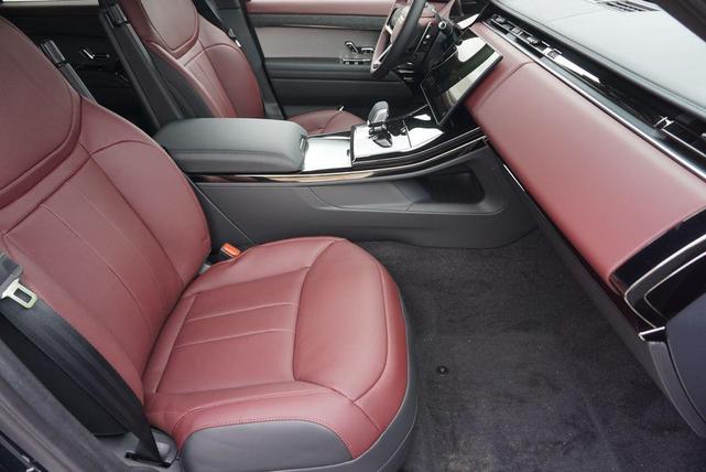 Photo of 2025 Santorini Black Metallic Land Rover Range Rover Sport