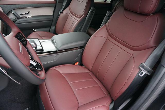 Photo of 2025 Santorini Black Metallic Land Rover Range Rover Sport
