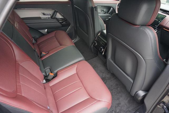 Photo of 2025 Santorini Black Metallic Land Rover Range Rover Sport