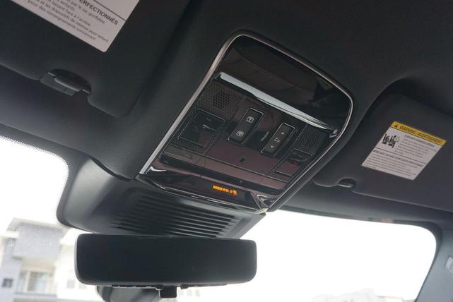 Photo of 2025 Santorini Black Metallic Land Rover Range Rover Sport