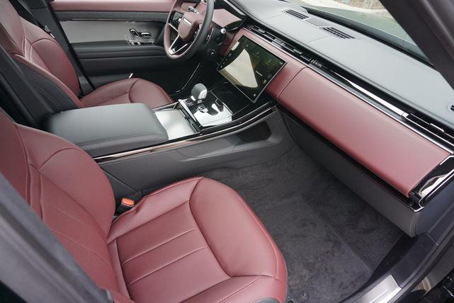 Photo of 2025 Santorini Black Metallic Land Rover Range Rover Sport