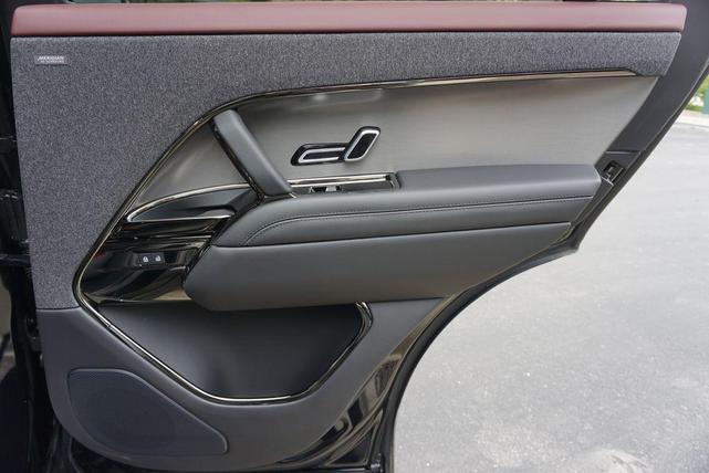 Photo of 2025 Santorini Black Metallic Land Rover Range Rover Sport
