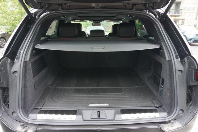 Photo of 2025 Santorini Black Metallic Land Rover Range Rover Sport