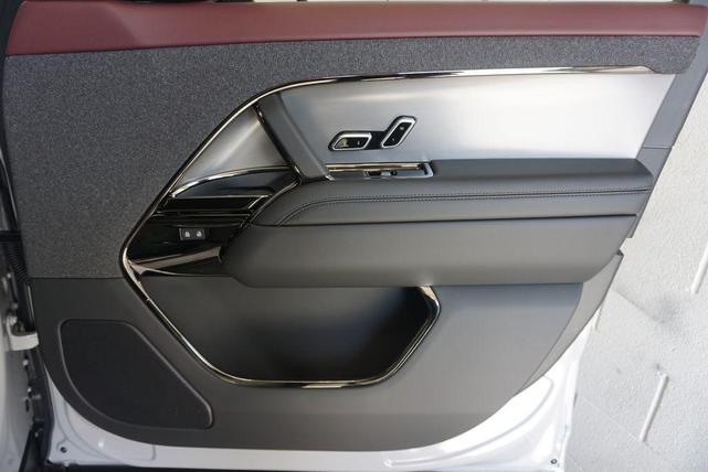 Photo of 2025 Gray Land Rover Range Rover Sport