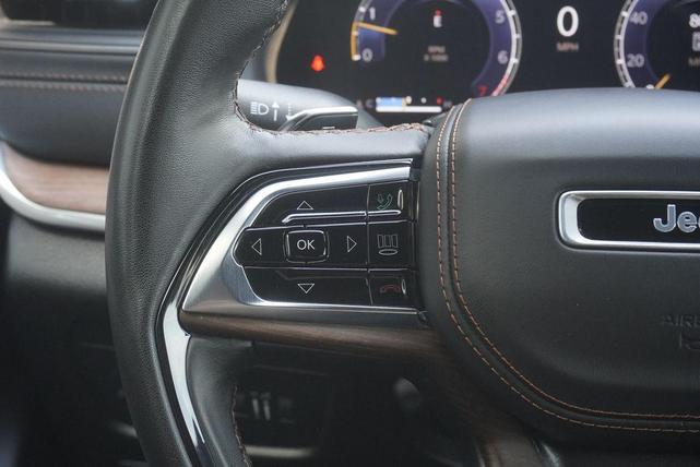 Photo of 2023 Diamond Black Crystal Pearlcoat Jeep Grand Cherokee