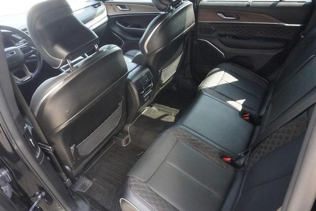 Photo of 2023 Diamond Black Crystal Pearlcoat Jeep Grand Cherokee