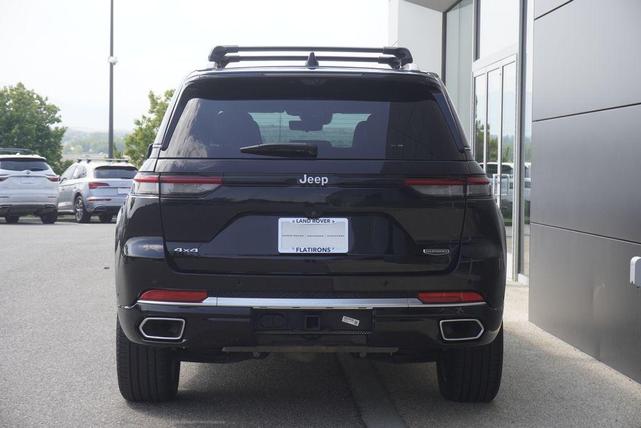 Photo of 2023 Diamond Black Crystal Pearlcoat Jeep Grand Cherokee