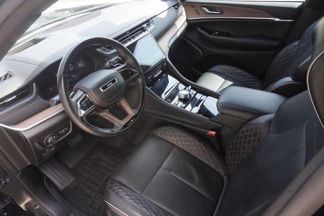 Photo of 2023 Diamond Black Crystal Pearlcoat Jeep Grand Cherokee