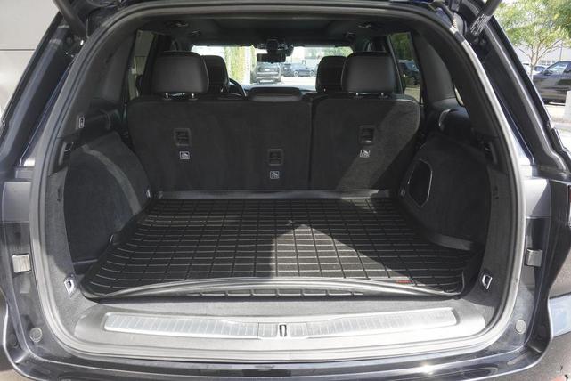 Photo of 2023 Diamond Black Crystal Pearlcoat Jeep Grand Cherokee
