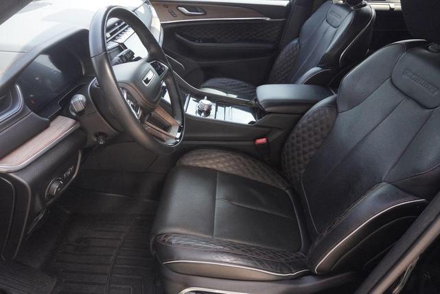 Photo of 2023 Diamond Black Crystal Pearlcoat Jeep Grand Cherokee