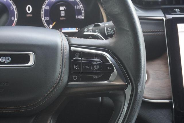 Photo of 2023 Diamond Black Crystal Pearlcoat Jeep Grand Cherokee