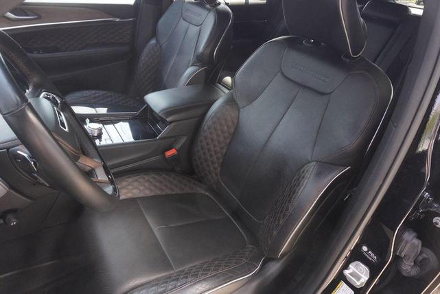 Photo of 2023 Diamond Black Crystal Pearlcoat Jeep Grand Cherokee