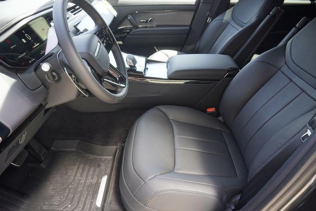Photo of 2025 Gray Land Rover Range Rover Sport