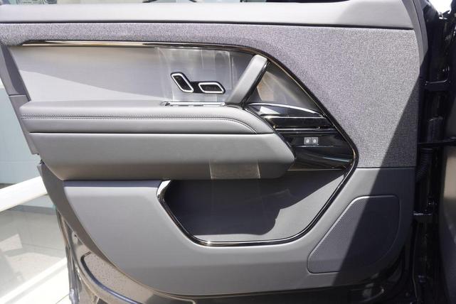Photo of 2025 Gray Land Rover Range Rover Sport