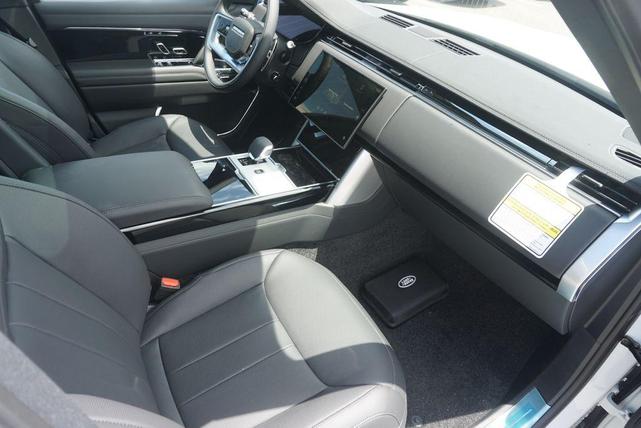 Photo of 2025 White Land Rover Range Rover