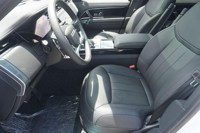 Photo of 2025 White Land Rover Range Rover