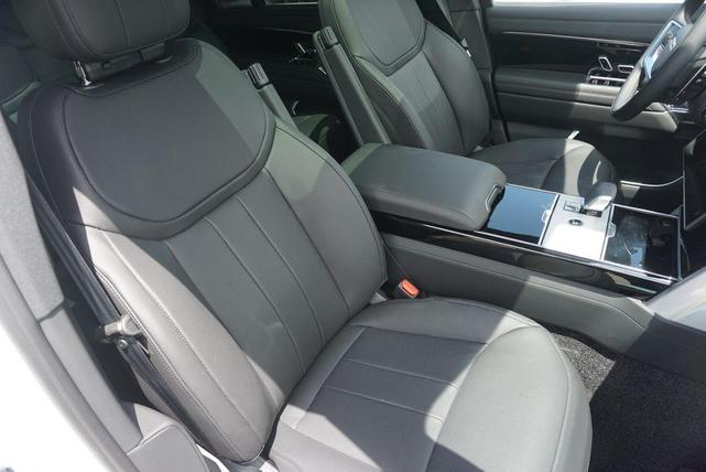 Photo of 2025 White Land Rover Range Rover