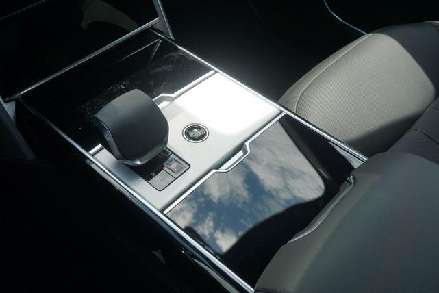 Photo of 2025 White Land Rover Range Rover