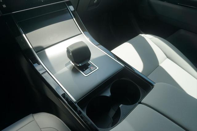Photo of 2026 Giola Green Metallic Land Rover Range Rover Velar