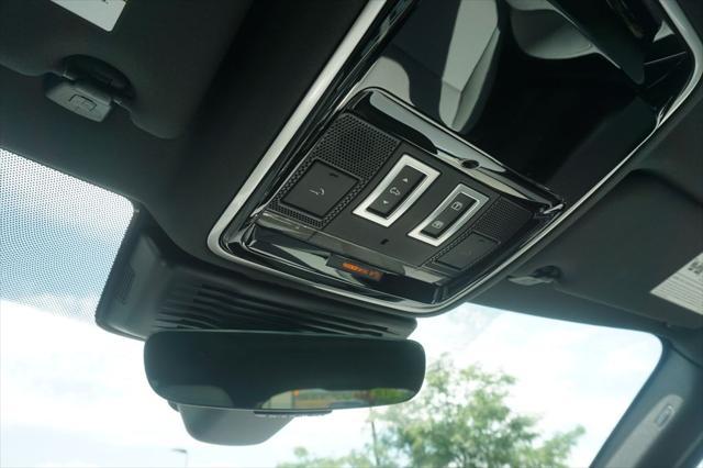 Photo of 2026 Giola Green Metallic Land Rover Range Rover Velar