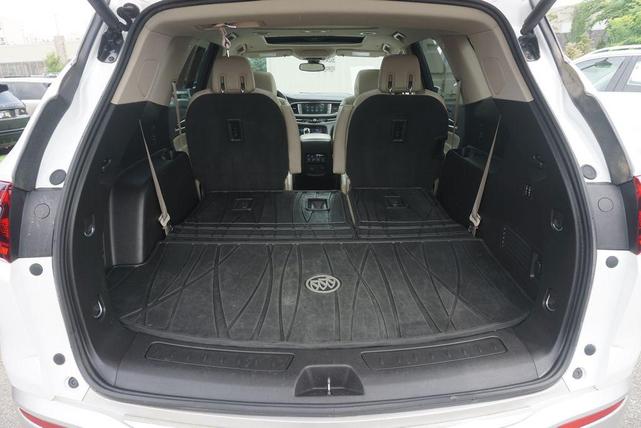 Photo of 2018 White Frost Tricoat Buick Enclave