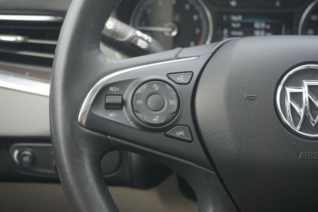 Photo of 2018 White Frost Tricoat Buick Enclave