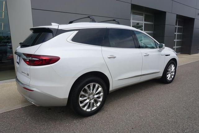 Photo of 2018 White Frost Tricoat Buick Enclave
