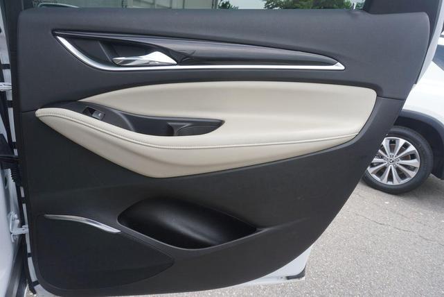 Photo of 2018 White Frost Tricoat Buick Enclave