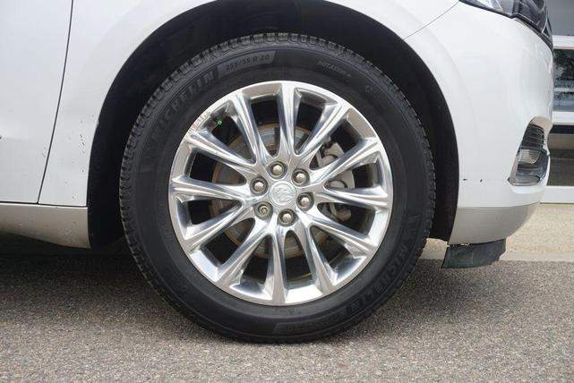 Photo of 2018 White Frost Tricoat Buick Enclave