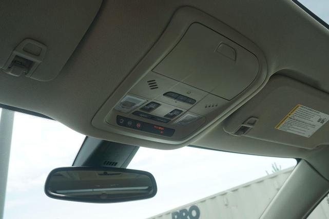 Photo of 2018 White Frost Tricoat Buick Enclave