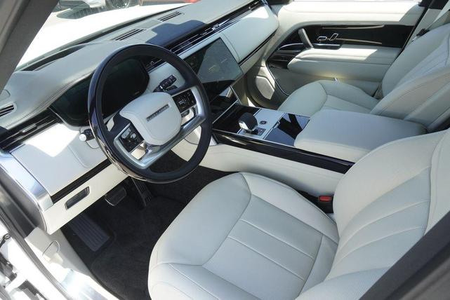 Photo of 2025 White Land Rover Range Rover