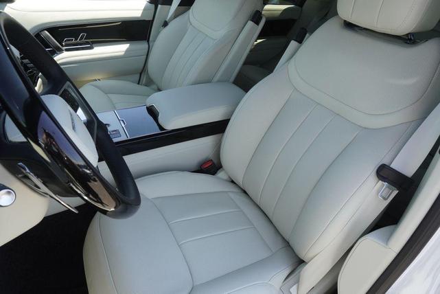 Photo of 2025 White Land Rover Range Rover