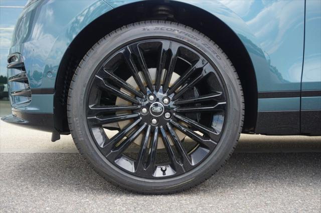 Photo of 2026 Giola Green Metallic Land Rover Range Rover Velar