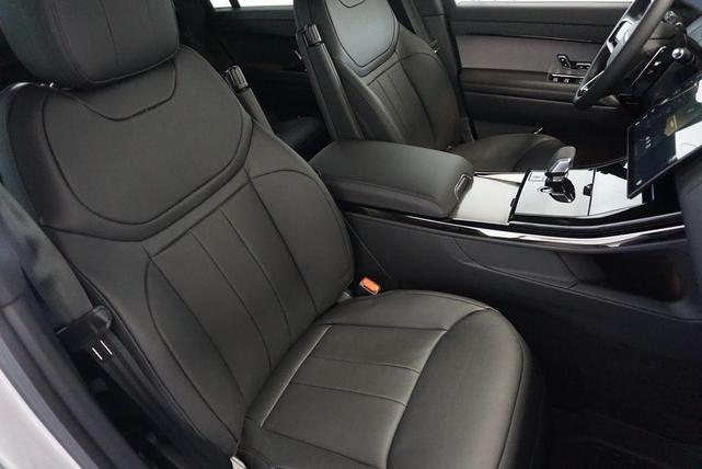 Photo of 2025 Gray Land Rover Range Rover Sport