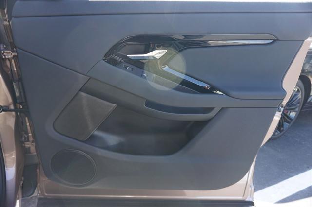 Photo of 2026 Corinthian Bron Land Rover Range Rover Evoque