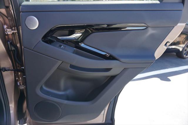 Photo of 2026 Corinthian Bron Land Rover Range Rover Evoque
