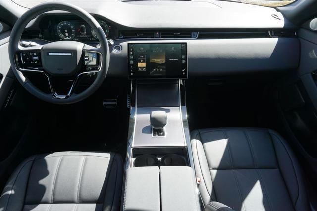 Photo of 2026 Corinthian Bron Land Rover Range Rover Evoque