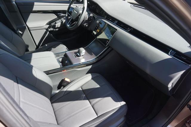 Photo of 2026 Corinthian Bron Land Rover Range Rover Evoque