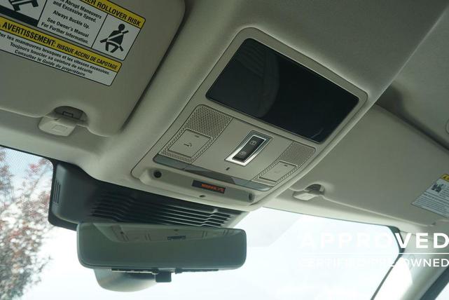 Photo of 2024 Fuji White Land Rover Discovery Sport