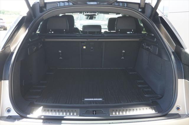 Photo of 2026 Batumi Gold Premium Metallic Land Rover Range Rover Velar