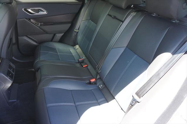Photo of 2026 Batumi Gold Premium Metallic Land Rover Range Rover Velar