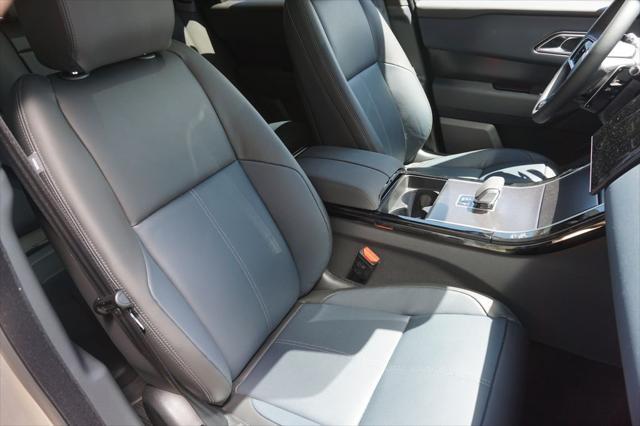 Photo of 2026 Batumi Gold Premium Metallic Land Rover Range Rover Velar
