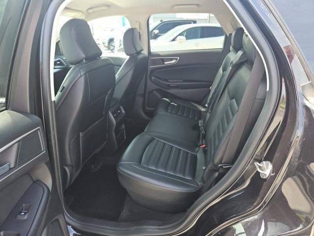 Photo of 2024 Black Metallic Ford Edge
