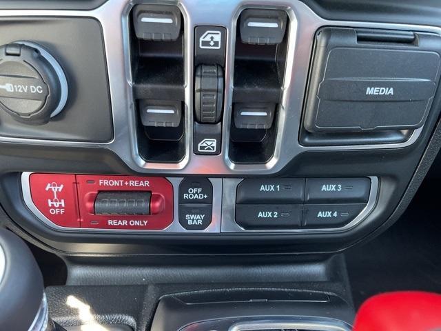 Photo of 2025 Granite Crystal Clearcoat Metallic Jeep Wrangler