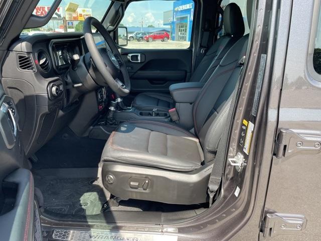 Photo of 2025 Granite Crystal Clearcoat Metallic Jeep Wrangler
